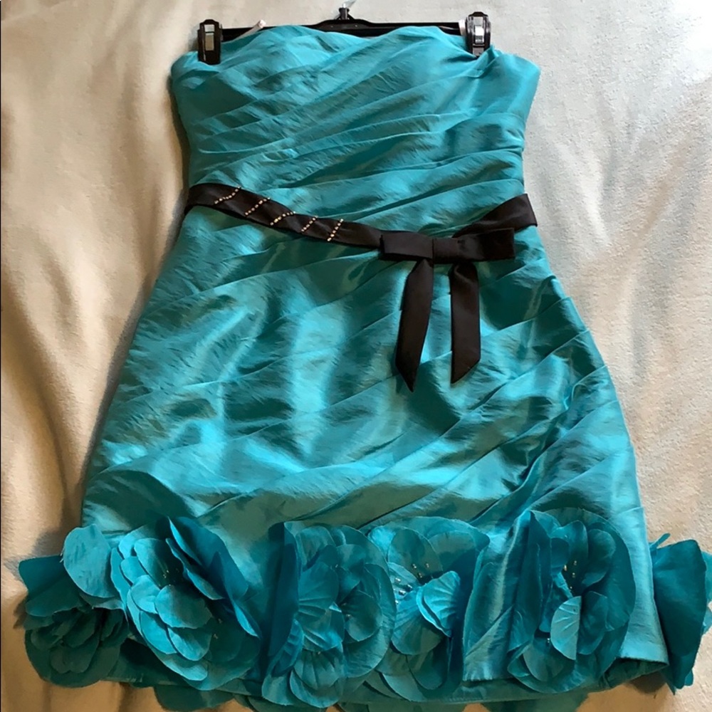 Strapless homecoming/prom dress
